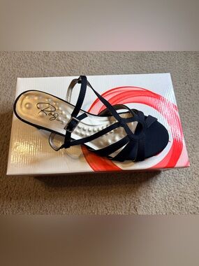 Women's Ros Hommerson Leandra Sandals